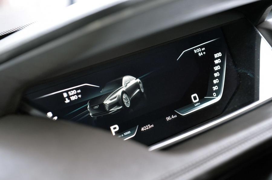 Панель приборов Audi Prologue Concept 2014 года  (фото 52 из 63)